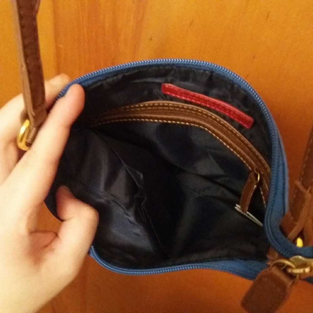 Sporty blue Tommy Hilfiger padlock crossbody bag - Picture 5 of 8